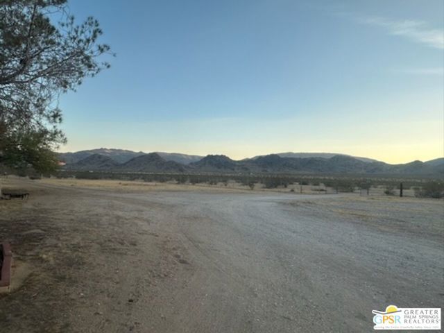 31750 Selmadolph Street, Lucerne Valley CA: https://media.crmls.org/mediaz/da42af8e-d843-4165-97f3-a395ffd130a6.jpg