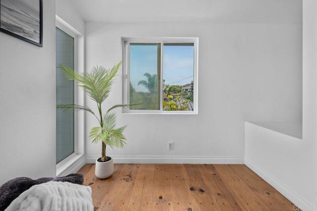 159 W Diana, Encinitas CA: https://media.crmls.org/mediaz/da4340e9-f10d-49d3-b4c7-aab2c2b86f40.jpg