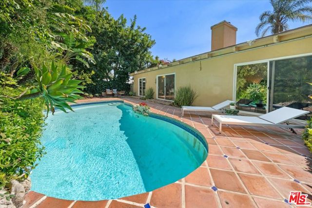 1220 N Norman Place, Los Angeles CA: https://media.crmls.org/mediaz/da439eba-e78f-49ea-be78-3b86aba35975.jpg