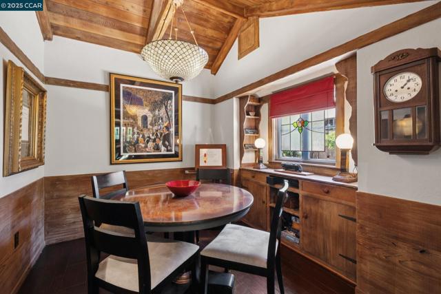 1611 Carmel Dr, Walnut Creek CA: https://media.crmls.org/mediaz/da44152f-a7e4-4a7e-9537-c0b03935d3f5.jpg