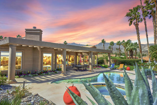 73042 Galleria Court, Palm Desert CA: https://media.crmls.org/mediaz/da443625-992a-4ff2-b0cd-252c6b706c0e.jpg