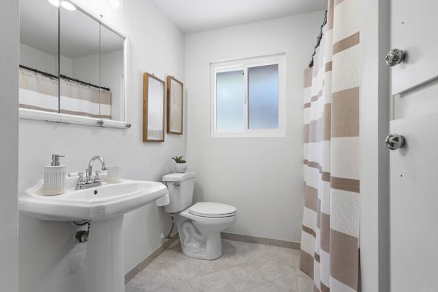 1471 Rock Springs, Escondido CA: https://media.crmls.org/mediaz/da447604-5faf-4f9b-81cc-bb63db6dbf2f.jpg