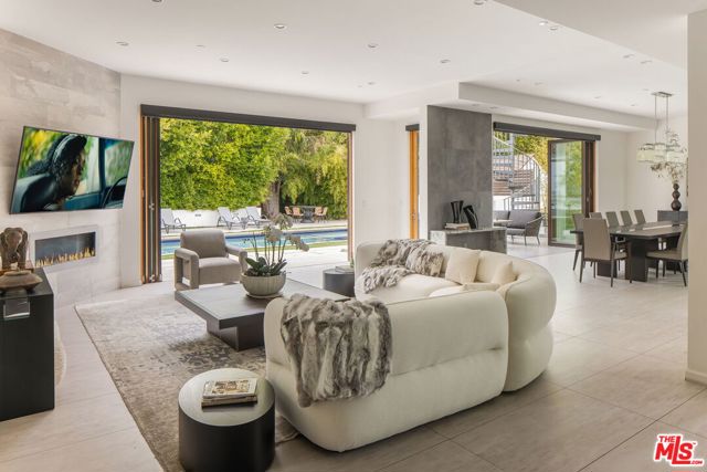 12443 W Sunset Boulevard, Los Angeles CA: https://media.crmls.org/mediaz/da448442-7f64-4b86-a47d-b5d872b0686f.jpg