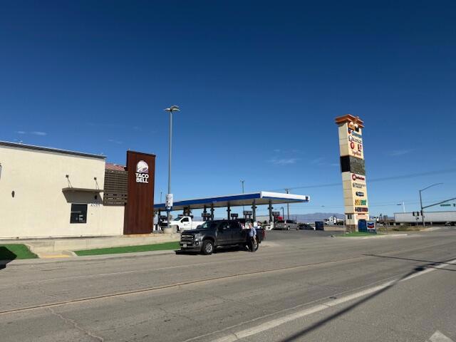 1188 Riviera Cir, Thermal CA: https://media.crmls.org/mediaz/da449e22-ac92-4fb2-8c46-99fb8df03e97.jpg