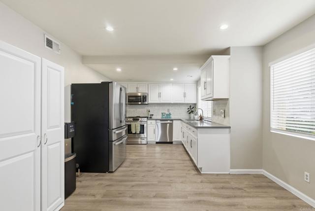 Detail Gallery Image 8 of 33 For 514 Jamacha Rd 2j,  El Cajon,  CA 92019 - 3 Beds | 3 Baths