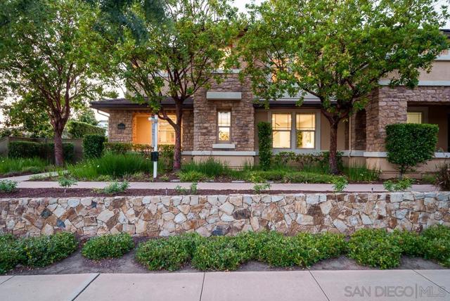 15820 Paseo Del Sur, San Diego CA: https://media.crmls.org/mediaz/da44b700-14cb-4a5b-b6a6-3c58049bb618.jpg