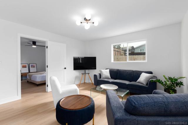 361 E Indian Rock Rd, Vista CA: https://media.crmls.org/mediaz/da44c817-ac41-45ac-8f33-785362bf76d0.jpg