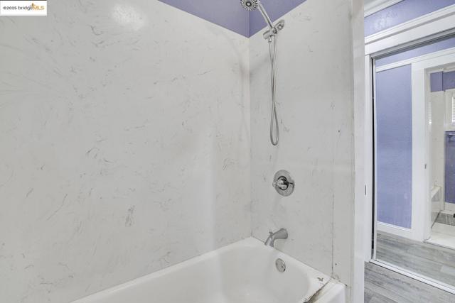 2419 Linden St, Oakland CA: https://media.crmls.org/mediaz/da44f792-1bb0-41d2-b5d2-a5cbd44bb0f1.jpg