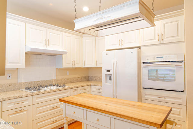 3063 Espana Lane, Thousand Oaks CA: https://media.crmls.org/mediaz/da45ad48-2517-416c-875e-9cee6b8ef28c.jpg