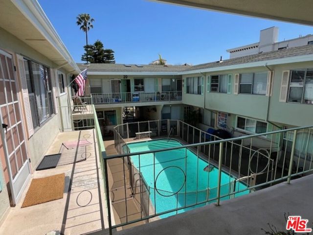 11829 Kiowa Avenue, Los Angeles CA: https://media.crmls.org/mediaz/da45b743-ba43-4bfd-83a7-6179f16e056c.jpg