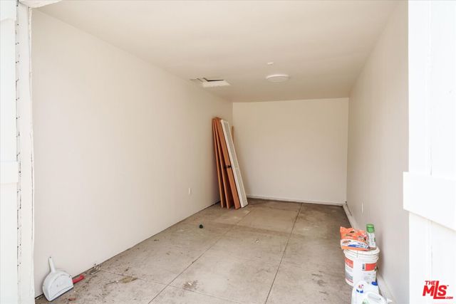 2041 S Palm Grove Avenue, Los Angeles CA: https://media.crmls.org/mediaz/da45f18e-74b6-4597-b4fd-bde3bffdd452.jpg