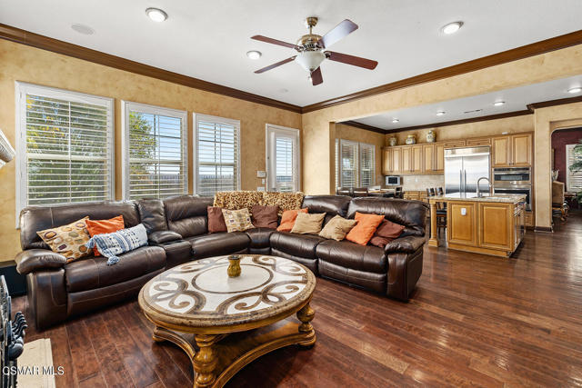 1728 Bluesage Court, Simi Valley CA: https://media.crmls.org/mediaz/da460252-f1c6-4bf1-98de-dc7c6eea81bb.jpg