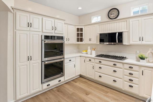 260 H Avenue, Coronado CA: https://media.crmls.org/mediaz/da465737-a0ee-4175-aa44-ec28dc27df13.jpg