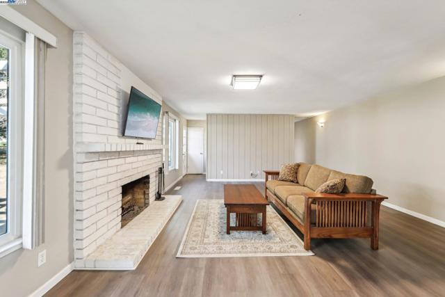 4807 Live Oak Ave, Oakley CA: https://media.crmls.org/mediaz/da472bd5-bc96-4f09-a416-c338b6670aca.jpg