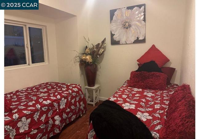 3770 Suter St, Oakland CA: https://media.crmls.org/mediaz/da47c7ff-f608-4456-8dbd-0e99a182bae7.jpg