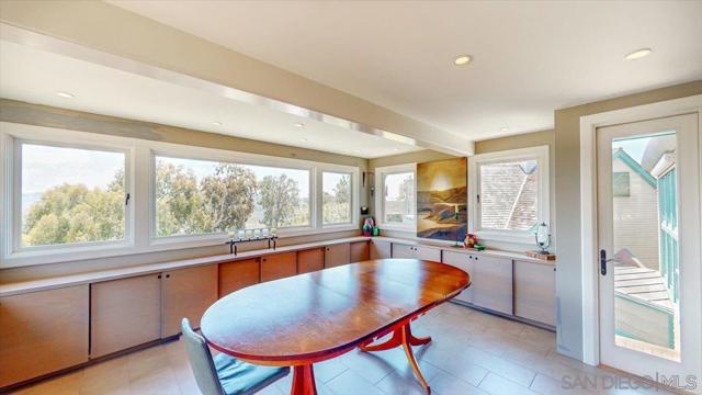 13027 Via Latina, Del Mar CA: https://media.crmls.org/mediaz/da47f260-2549-43f2-9d72-5d371944aab1.jpg