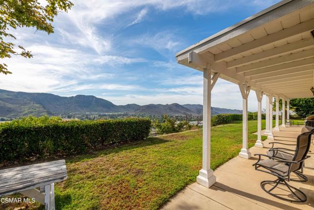 11300 Highridge Court, Camarillo CA: https://media.crmls.org/mediaz/da4849f0-523d-464e-bcc1-873f3b91e119.jpg