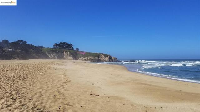 1400 Audubon AVE, Montara CA: https://media.crmls.org/mediaz/da486188-e0fb-4969-8c07-f9f306355863.jpg