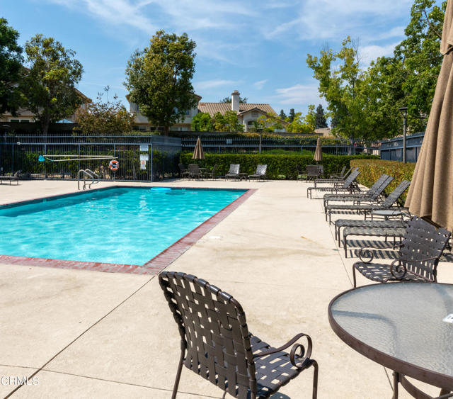 5247 San Francesca, Camarillo CA: https://media.crmls.org/mediaz/da48c134-6605-4d04-bfdf-08e40591f33b.jpg