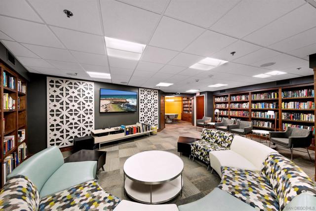 100 Harbor Dr, San Diego CA: https://media.crmls.org/mediaz/da4907f9-cd65-4d9f-b78f-3ae376380e2a.jpg