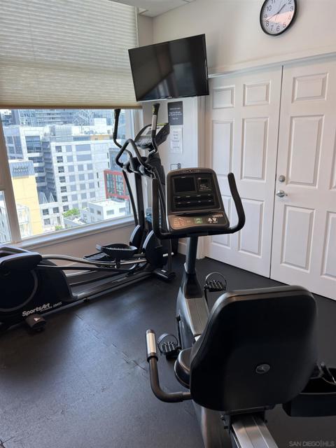 427 9th Avenue, San Diego CA: https://media.crmls.org/mediaz/da49718e-7510-4f74-aa7f-916596c9866d.jpg