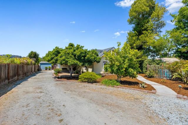 68 Live Oak Road, Royal Oaks CA: https://media.crmls.org/mediaz/da49af3a-698a-4467-8b8e-0878b85204d2.jpg