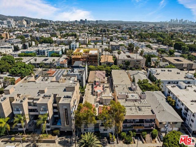 1342 N Sierra Bonita Avenue, West Hollywood CA: https://media.crmls.org/mediaz/da4a486c-809f-4248-83e3-4517ab58c4ed.jpg