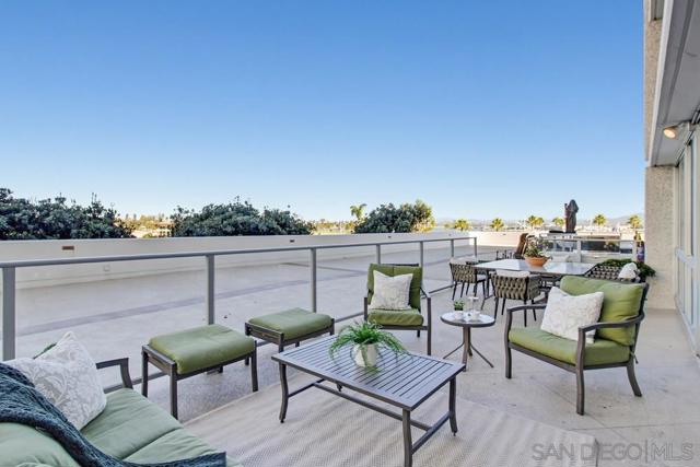 1820 Avenida Del Mundo, Coronado CA: https://media.crmls.org/mediaz/da4a6bf9-a8e2-47d7-b9d0-e0c723a8320d.jpg