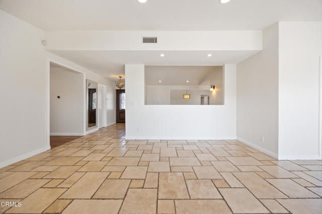 Detail Gallery Image 11 of 41 For 9350 Crystal View Dr, Los Angeles,  CA 91042 - 4 Beds | 3 Baths