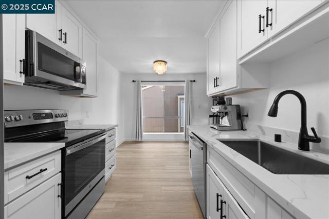 8975 Alcosta Blvd, San Ramon CA: https://media.crmls.org/mediaz/da4b28b0-60d9-4f81-b0a3-028f75f2da50.jpg