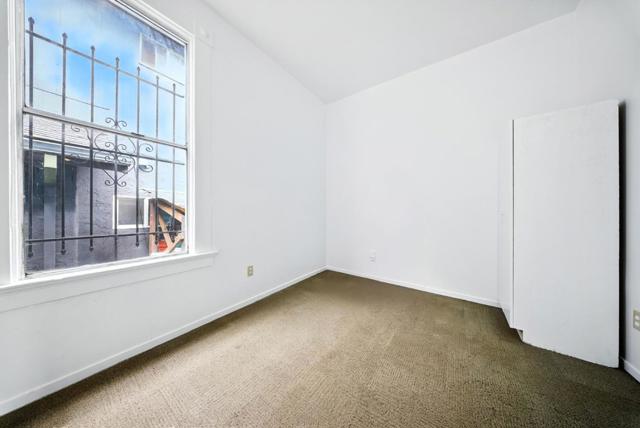 943 26th Street, Oakland CA: https://media.crmls.org/mediaz/da4b6567-f646-4f25-bc6a-5f35979b3131.jpg