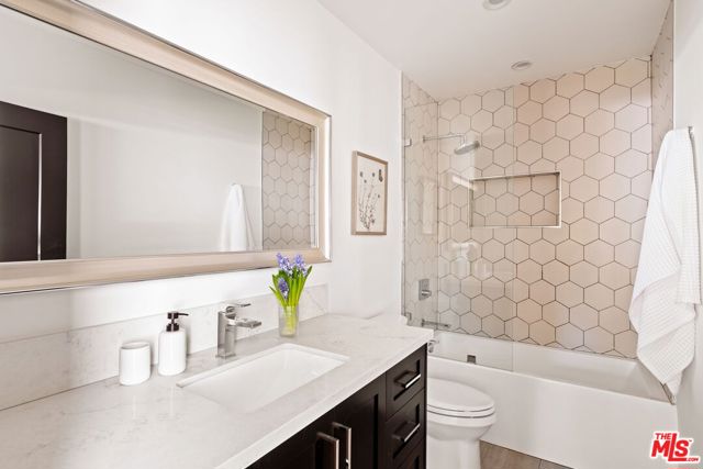 13514 Morrison Street, Sherman Oaks CA: https://media.crmls.org/mediaz/da4d2b2d-ac4b-4ed6-9e8c-dba029580931.jpg