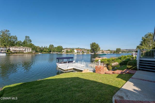 32146 Oakshore Drive, Westlake Village CA: https://media.crmls.org/mediaz/da4d3b2f-2bd2-4611-a58e-3abcdb284af6.jpg