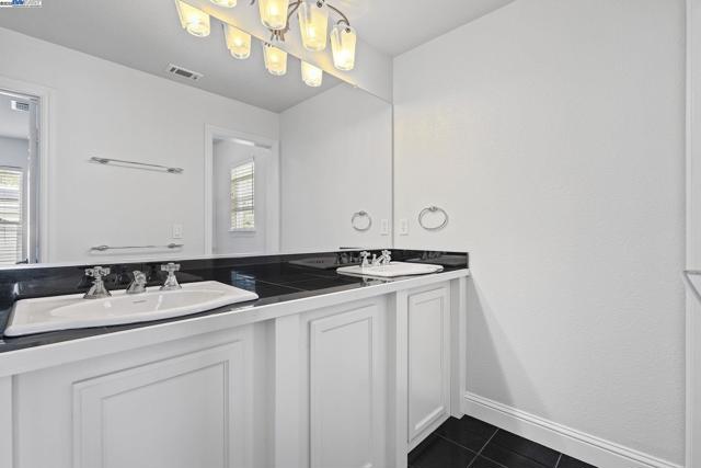 143 Shelterwood Ln, Danville CA: https://media.crmls.org/mediaz/da4d3be2-0715-428f-8ef5-2b6c7ed9b59f.jpg