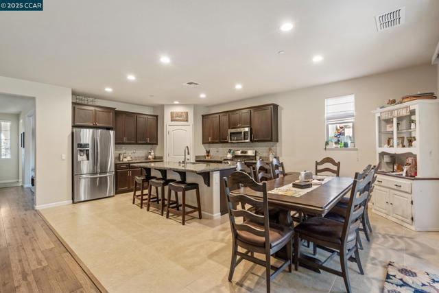 7100 Metcalf Way, Hughson CA: https://media.crmls.org/mediaz/da4d609e-8f67-4dc9-a6d0-b4456b295822.jpg