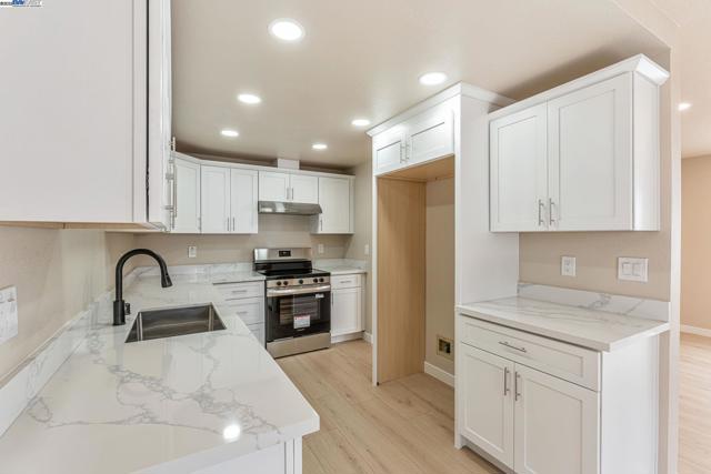 19723 Redwood Rd, Castro Valley CA: https://media.crmls.org/mediaz/da4dffb0-49bb-4ff8-81b6-dcd5ac81b41e.jpg