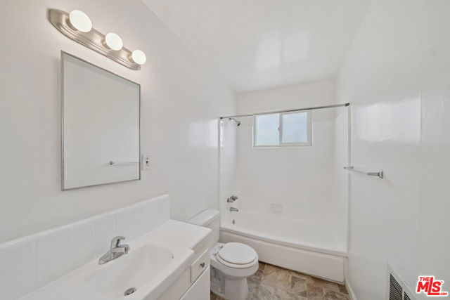 2314 S Corning, Los Angeles CA: https://media.crmls.org/mediaz/da4e305d-c205-4623-b032-906ecbac9ef9.jpg