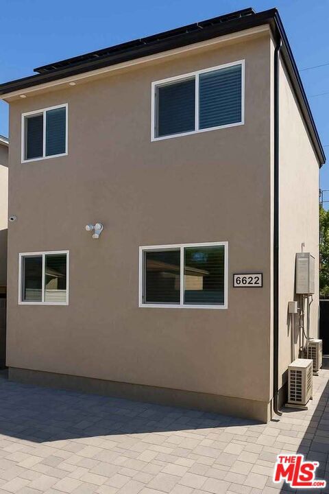 6626 Blewett, Van Nuys CA: https://media.crmls.org/mediaz/da4ebd37-26fe-43e3-99e6-9317ae3d6f53.jpg