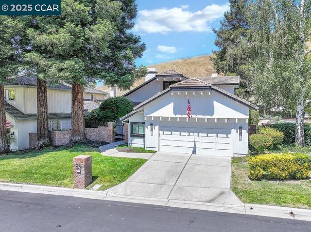 959 Redwood Dr, Danville CA: https://media.crmls.org/mediaz/da4ed1d2-d810-4cf9-b220-86d1511ab066.jpg