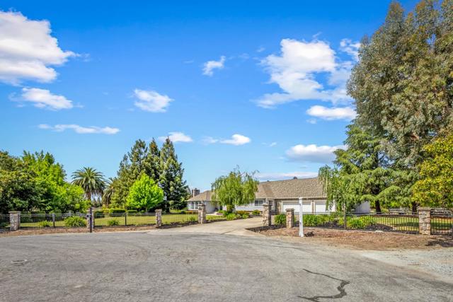 14830 Bartlett Court, San Martin CA: https://media.crmls.org/mediaz/da4eda7d-1427-44be-9b4b-5cbce71183e1.jpg