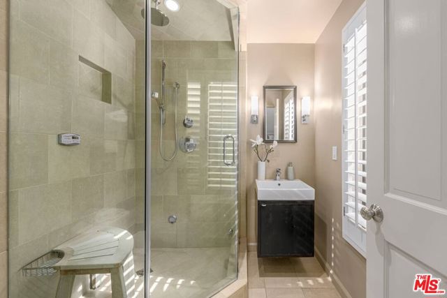 17765 Camino De Yatasto, Pacific Palisades CA: https://media.crmls.org/mediaz/da4f22ed-e91b-4823-a1b1-3e1d6d240e33.jpg