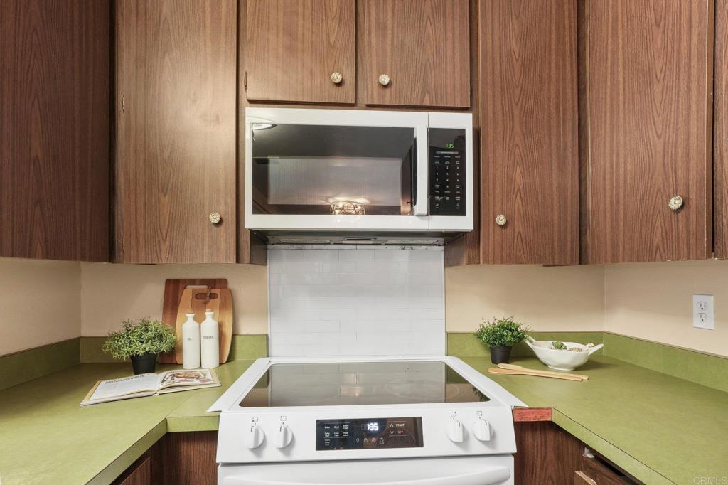 https://media.crmls.org/mediaz/da4fbb46-2467-4cea-9b6e-9529941677ec.jpg?preset=X-Large