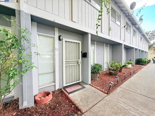 68 El Toro Ct, Fairfield CA: https://media.crmls.org/mediaz/da4fe2d7-5f4b-44dd-944a-f3ce78f31b47.jpg