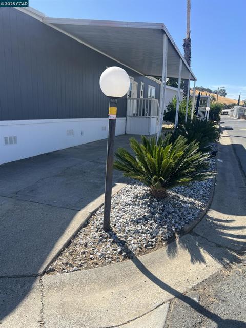 16711 Marsh Creek Road, Clayton CA: https://media.crmls.org/mediaz/da502a49-bdf0-48e8-acda-5267e57c503d.jpg