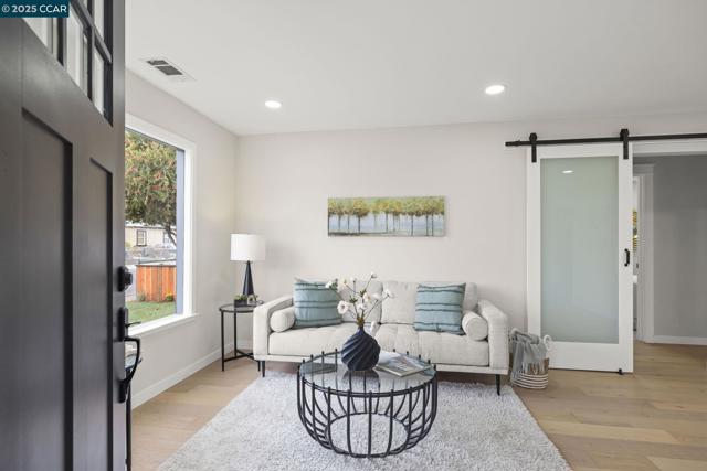 3064 Baywood Ln, San Pablo CA: https://media.crmls.org/mediaz/da506157-e95b-417d-b7c4-abc711d49499.jpg