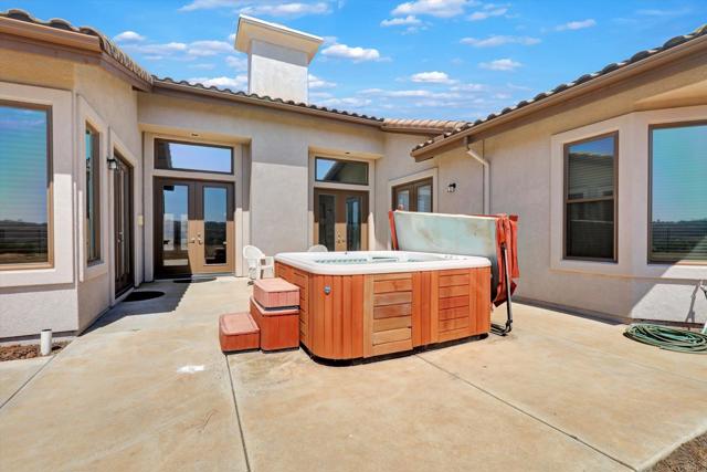 4009 11 Flowerwood Lane, Fallbrook CA: https://media.crmls.org/mediaz/da5105aa-8b72-45fa-a4e5-a3d303a2eb30.jpg