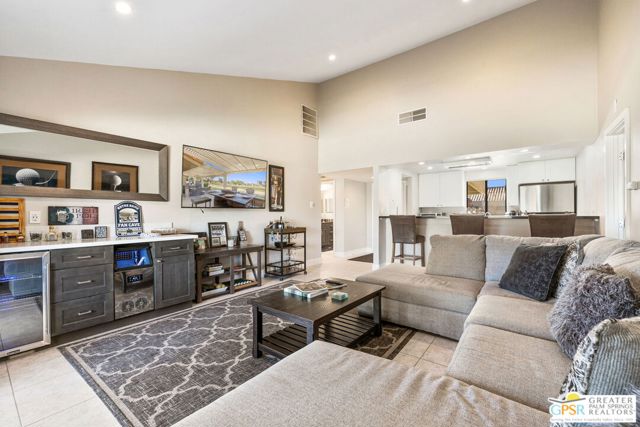 40165 Baltusrol Circle, Palm Desert CA: https://media.crmls.org/mediaz/da51667b-711e-48fe-8f1f-be8053e69220.jpg