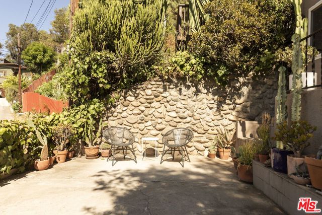 5616 Tehama Street, Los Angeles CA: https://media.crmls.org/mediaz/da52273f-5f38-4889-bed3-78fb765a03be.jpg