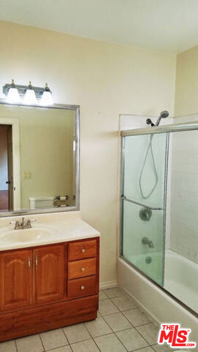 4418 Victoria Park Place, Los Angeles CA: https://media.crmls.org/mediaz/da52965d-51ae-4a6a-b3c0-e5c58d835bfc.jpg