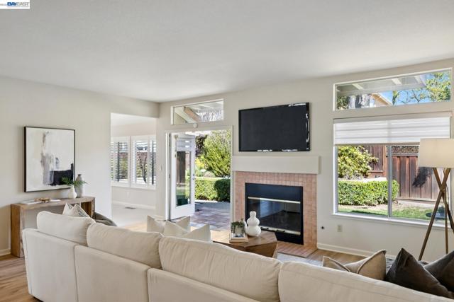 Image 24 of 60 For 674 Crystal Ct